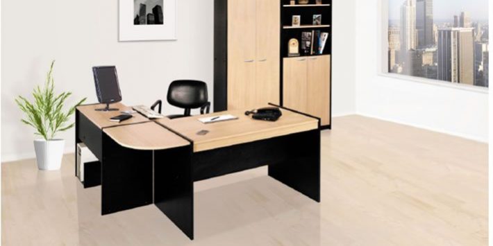 Diseño moderno de escritorio de oficina o dormitorio en madera